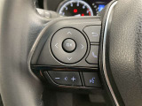 運転中、オーディオの操作をしてて、ハッとしたことはありませんか?ステアリングスイッチは、運転中でもハンドルでオーディオの操作が可能です。安全なドライブをサポートします。