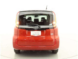 リヤワイパーが付いているので、後方視界もしっかり確保し、安全に運転出来ます!悪天候に有ると安心・便利ですね!