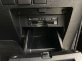 高速道路で便利な【ETC2.0】を装備しています。光ビーコン搭載で渋滞情報などナビゲーションと連動することで機能も充実いたします。他、観光施設に立ち寄るための高速料金割引サービス等もございます。