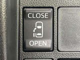 【パワースライドドア】スマートキーや運転席のスイッチでスライドドアの開閉が可能♪電動だから力を入れてドアを開ける必要が無く、小さいお子様でも、重い荷物を持っている時もラクに開け閉めできます♪