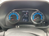 視認性の高いメーターで運転情報を的確に把握できます