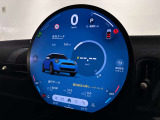 唯一無二の最先端の有機ELテクノロジーが採用された大型の円形センターディスプレイ