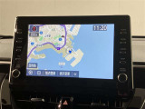 いまや必須装備「ナビゲーション」搭載!知らない場所に、スイスイッとドライブ。なんて便利な機能でしょうか?もう、これなしではハンドルを握れませんね!でも、運転中の操作は危険ですのでご注意ですね♪