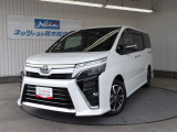 トヨタセーフティセンス搭載!専用パーツで煌きを演出した特別仕様車!7人乗りミドルサイズミニバン「VOXY」!高い安全性や広々とした室内空間、多彩なシートアレンジなど必見!ナビ・リアカメラ・ETC装備!