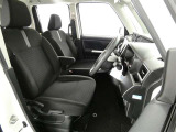 【内装クリーニング】室内は、トヨタの自動車クリーニング&ldquo;まるまるクリン&rdquo;を施工済です!シートはもちろん床面も、すっきりキレイ♪自信の仕上がりを、ぜひご覧下さい!!