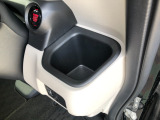 【ドリンクホルダー】こちらにドリンクホルダーがついています!