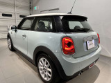 MINIを熟知したメカニックによる100項目の点検・整備を行います。不具合箇所、交換時期に達している部品に関しましては、全て弊社負担で交換してからのご納車となります。