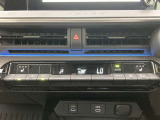 オートエアコンは温度を設定するだけで、自動で風量などを設定してくれます。運転しながら操作も必要ないので、安全性も向上します。