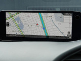 マツダコネクトの10.25インチワイドセンターディスプレイです。『Android Auto』『Apple CarPlay』や独自のコネクテッドサービスに対応したインターフェイスシステムです。