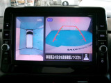 アラウンドモニター 白線や駐車車両をナビ及びルームミラーに表示 駐車している車両との位置関係も一目で分かって安心です