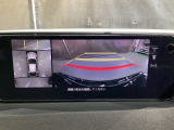 狭い場所での駐車やすれ違いなどでより的確な運転操作に役立つ360&deg;ビューモニターが装備されています。