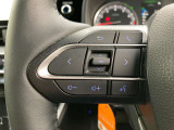 運転中、オーディオの操作をしてて、ハッとしたことはありませんか?ステアリングスイッチは、運転中でもハンドルでオーディオの操作が可能です。安全なドライブをサポートします。