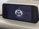 【マツダコネクトナビ】車内の雰囲気にマッチした一体型タイプのナビ。各種車輌設定やBluetooth再生等、様々な機能が楽しめます。直感的なダイヤル操作が可能で、使い勝手も良好です。