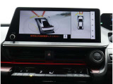サイドクリアランスビュー表示中に、旋回時の運転操作に合わせて自動で車両を斜め後方から見たような映像を表示。
