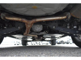 車両後方からの下回りです。マフラー防錆塗装や下回り防錆施工等も可能でございます。