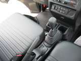 MTシフト車です♪4WDの低速・高速切替あります!