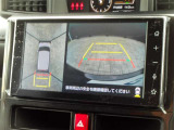 パノラミックビューモニター付きです。車両を上から見たような映像をディスプレイオーディオ画面に表示。運転席からの目視だけでは見にくい、車両周辺の状況をリアルタイムでしっかり確認できます。