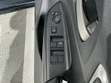 狭い駐車場で便利な電動格納ドアミラーが付いています。