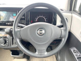 インテリアに合わせたデザインのステアリングは、運転される方のことも考え、運転しやすい形状、大きさです。是非一度、実際に触ってお確かめください。