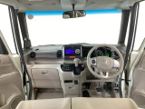 【前方視界】開放的な前方視界!運転がしやすく疲れにくいです♪窓が大きく、見通しがとっても良いおクルマですよ♪