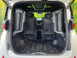 普段のお買い物や通勤、送迎等に十分な荷室スペースを確保しております。セカンドシートを倒すと、大きな荷物の積載も可能です♪
