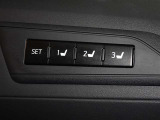 運転席のパワーシートは3名様分までメモリー機能付きです。