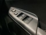 ドアミラーのスイッチは運転席ドアにあります。