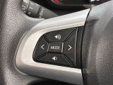 運転中、オーディオの操作をしてて、ハッとしたことはありませんか?ステアリングスイッチは、運転中でもハンドルでオーディオの操作が可能です。安全なドライブをサポートします。