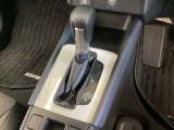 「e:HEV」はモーター走行を中心にしながら電気エネルギーやエンジン動力を最も効率よく使い分けることができる賢いハイブリッドシステムです。