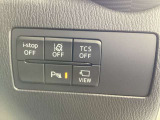 運転席横のスイッチでアイドリングスイッチやパーキングセンサーのON/OFFの切替が可能です。