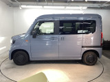 限られたスペースでも、スライドドアなら開閉がスムーズ!隣の車や壁にぶつかる心配がありません。