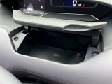 運転席周りにも小物入れがございます。