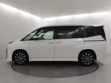 両側パワースライドドア付きだから、狭い駐車スペースなどでの 乗り降りラクラク!小さなお子さまのいるご家庭には嬉しい装備。