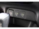 スマートフォンなどの音楽再生が可能なUSB接続ジャック装備車両です♪♪♪