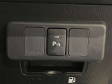 障害物に近づくと、警告音(ピーピー音)やディスプレイ表示で運転者に知らせ、安全な駐車をサポートします。