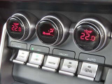 オートエアコンで車内はいつでも快適です♪