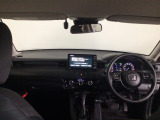 【前方視界】開放的な前方視界!運転がしやすく疲れにくいです♪窓が大きく、見通しがとっても良いおクルマですよ♪