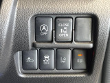 【パワースライドドア】スマートキーや運転席のスイッチでスライドドアの開閉が可能♪電動だから力を入れてドアを開ける必要が無く、小さいお子様でも、重い荷物を持っている時もラクに開け閉めできます♪