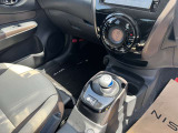 SPORT、ECO、NORMALの3種類のドライブモードを設定☆SPORTモードでは、より力強い加速感☆前後の動きのみで操作できる新デザインの電制シフト☆スイッチ式のパーキングです☆