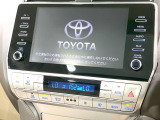 【メーカー純正ナビ】インテリアに溶け込むスタイリッシュな「専用設計」メーカーナビを装備♪視認性や操作性など基本性能にも優れ、より上質なカーライフをお楽しみいただけます。