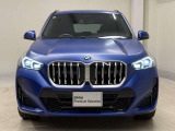 【キドニーグリル】BMWは約90年もの間、ほぼ全ての車両にひと目でBMWだと分かるこの特徴的なフロントグリルが備えられ、デザイン・アイコンとして親しまれてきました。