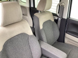 運転席まわりには十分なスペースがあり、大柄な方でもゆったり運転していただける環境です。