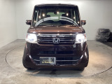 【HID】ディスチャージヘッドライトが装備されています。夜間走行時や雨の日に明るく安全に前方を照らすことが出来ます。対向車からも見えやすいので相手に接近を知らせることも出来ます。