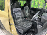 運転席まわりには十分なスペースがあり、大柄な方でもゆったり運転していただける環境です。