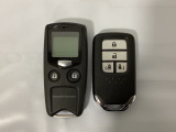 スマートキー付きですからドアロックの開閉およびエンジンスタートが楽々です。電動スライドドアの開け閉めもボタンで操作できます。加えて、純正リモコンエンジンスターター用の操作キーもついています。