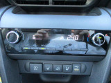 オートエアコンなので、お好みの温度に設定することで車内を快適にしてくれます。