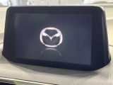 【マツダコネクトナビ】車内の雰囲気にマッチした一体型タイプのナビ。各種車輌設定やBluetooth再生等、様々な機能が楽しめます。直感的なダイヤル操作が可能で、使い勝手も良好です。