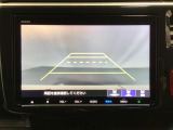 バックでの車庫入れも安心です! リアカメラが付いているバックモニター付のナビを装備しております。操作線もついており距離感も画面から確認できます。