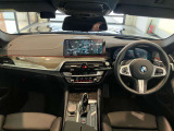 BMWの操作パネルは使いやすさを追求し日常生活で必要なボタン&スイッチを使えるようにした構造となっております。購入時から沢山触って体感してください。