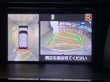 パノラミックビューモニター付きです。車両を上から見たような映像をディスプレイオーディオ画面に表示。運転席からの目視だけでは見にくい、車両周辺の状況をリアルタイムでしっかり確認できます。